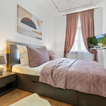 Luxe Living At Old Town Center Bratislava Exterior foto