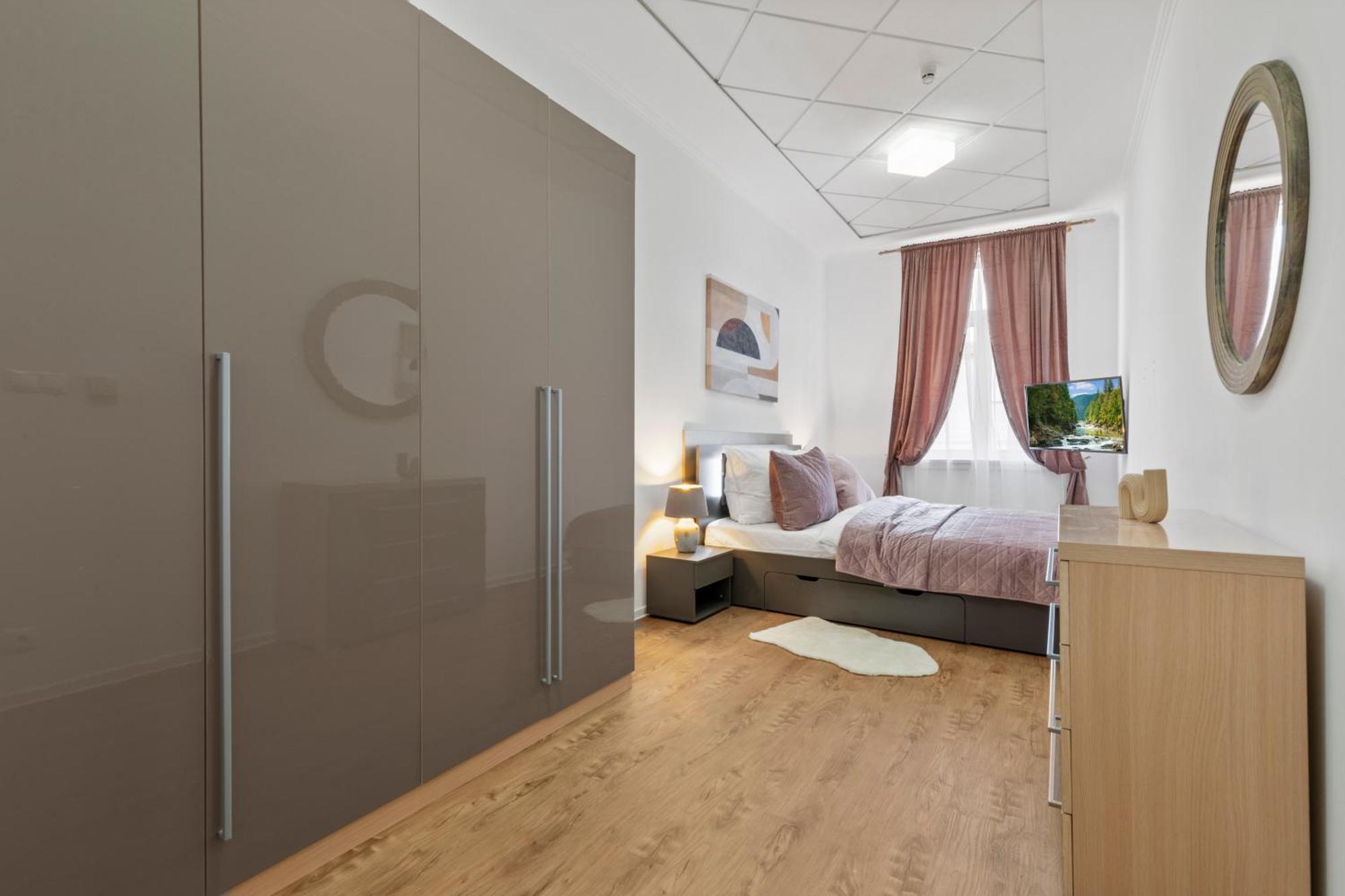 Luxe Living At Old Town Center Bratislava Exterior foto